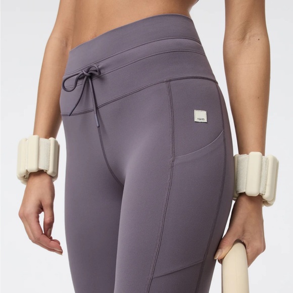 Vuori Daily Pocket Legging Size Large in Lunar Grey • Purple Leggings w/ Pockets - Picture 2 of 9